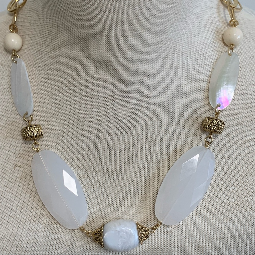 ✨ Chic Ivory & Gold Shell Statement Necklace - 25"